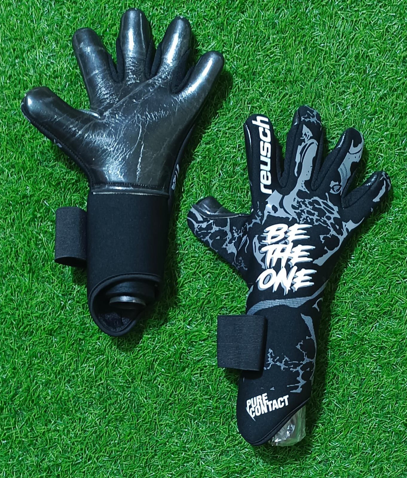 2026/04/337411.jpg Professional Goalkeeper Gloves - Image 1
